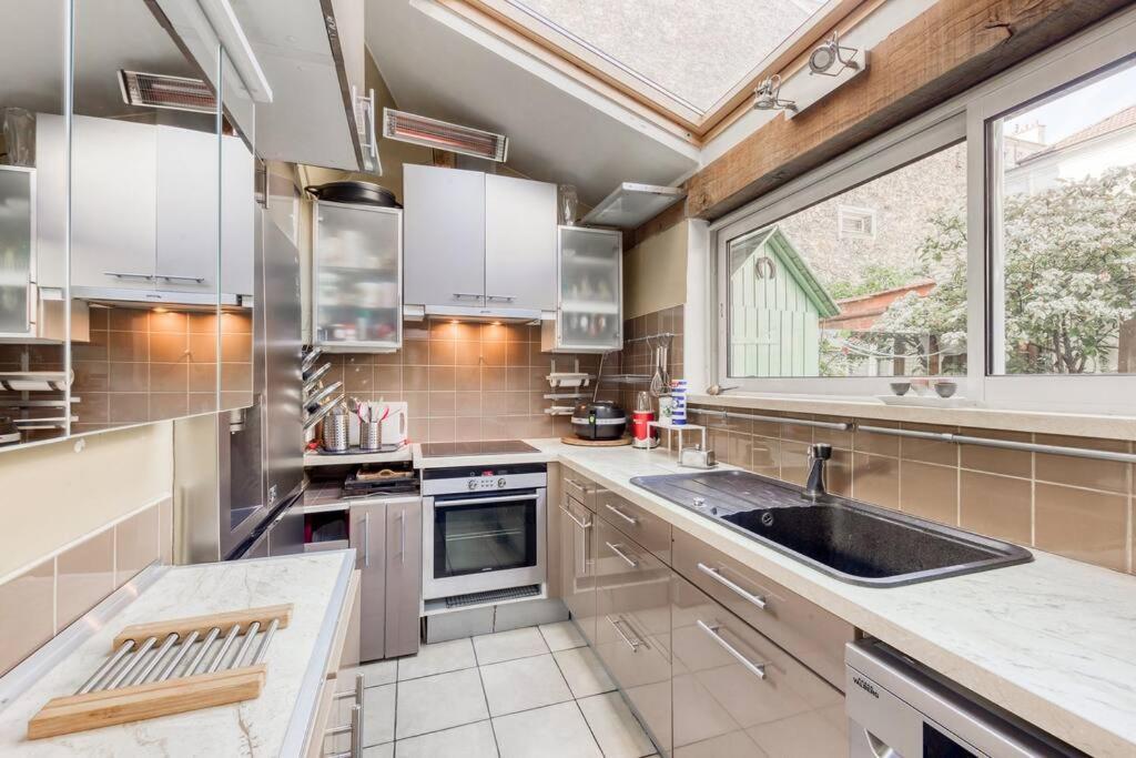Appartement De Caractere Avec Jardinet Privatif A 1 Min Metro 1, Paris, Disneyland Vincennes Exterior foto