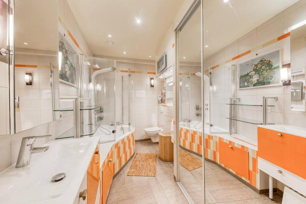 Appartement De Caractere Avec Jardinet Privatif A 1 Min Metro 1, Paris, Disneyland Vincennes Exterior foto
